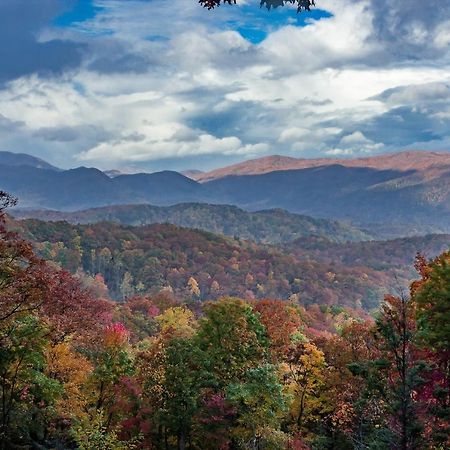 2 Miles From Dollywood Family Resort With Seasonal Outdoor Swimming Pool, Year Around Heated Indoor Swimming Pool, Townhome Style Cabin, Private Hot Tub, Arcade, Tv, Wifi, Kitchen With Refrigerator, Washer And Dryer Pigeon Forge Ngoại thất bức ảnh