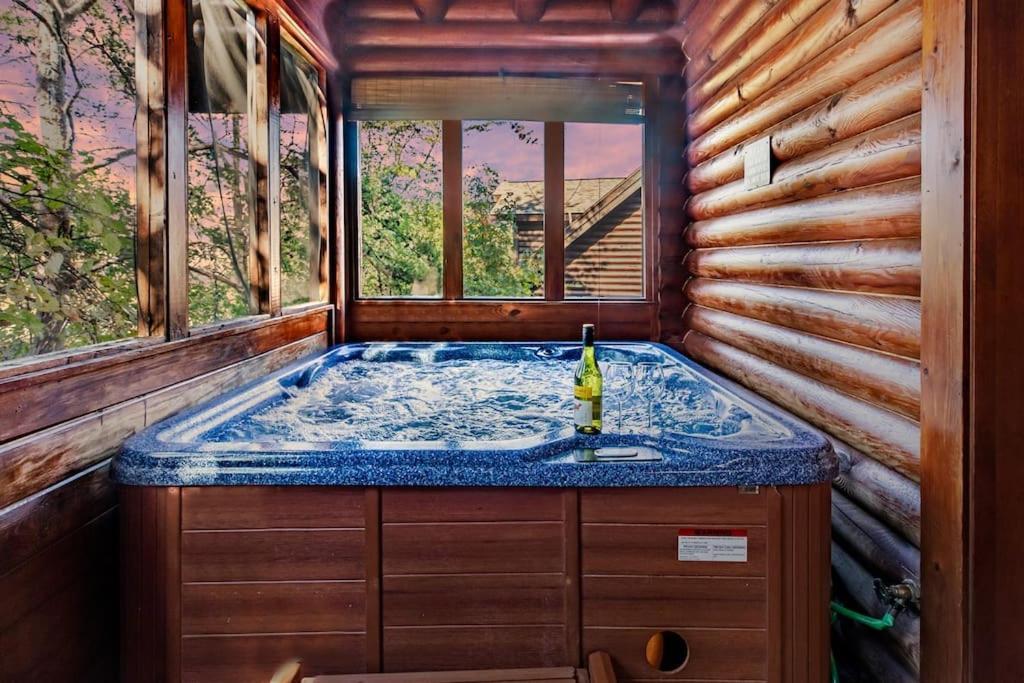 2 Miles From Dollywood Family Resort With Seasonal Outdoor Swimming Pool, Year Around Heated Indoor Swimming Pool, Townhome Style Cabin, Private Hot Tub, Arcade, Tv, Wifi, Kitchen With Refrigerator, Washer And Dryer Pigeon Forge Ngoại thất bức ảnh