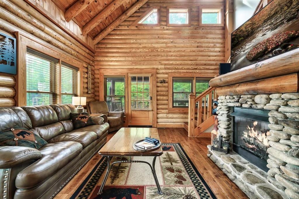 2 Miles From Dollywood Family Resort With Seasonal Outdoor Swimming Pool, Year Around Heated Indoor Swimming Pool, Townhome Style Cabin, Private Hot Tub, Arcade, Tv, Wifi, Kitchen With Refrigerator, Washer And Dryer Pigeon Forge Ngoại thất bức ảnh