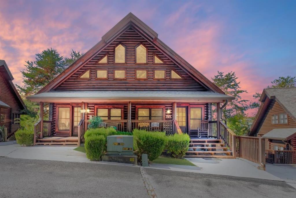 2 Miles From Dollywood Family Resort With Seasonal Outdoor Swimming Pool, Year Around Heated Indoor Swimming Pool, Townhome Style Cabin, Private Hot Tub, Arcade, Tv, Wifi, Kitchen With Refrigerator, Washer And Dryer Pigeon Forge Ngoại thất bức ảnh