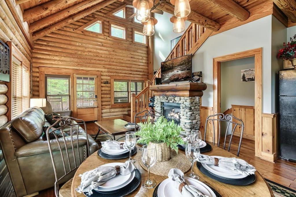 2 Miles From Dollywood Family Resort With Seasonal Outdoor Swimming Pool, Year Around Heated Indoor Swimming Pool, Townhome Style Cabin, Private Hot Tub, Arcade, Tv, Wifi, Kitchen With Refrigerator, Washer And Dryer Pigeon Forge Ngoại thất bức ảnh