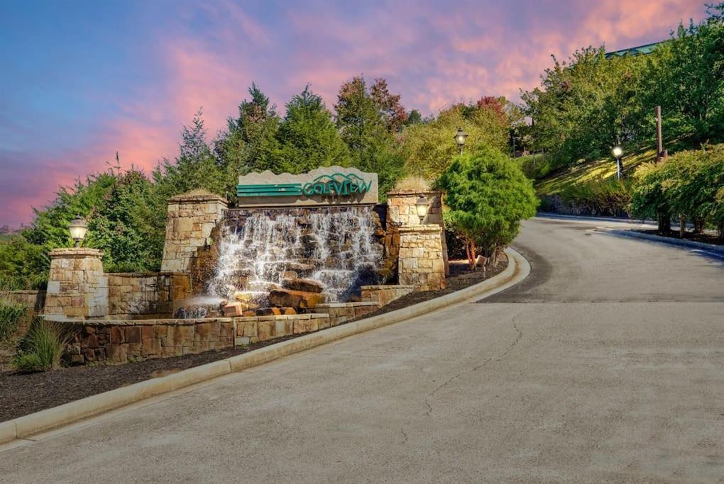 2 Miles From Dollywood Family Resort With Seasonal Outdoor Swimming Pool, Year Around Heated Indoor Swimming Pool, Townhome Style Cabin, Private Hot Tub, Arcade, Tv, Wifi, Kitchen With Refrigerator, Washer And Dryer Pigeon Forge Ngoại thất bức ảnh