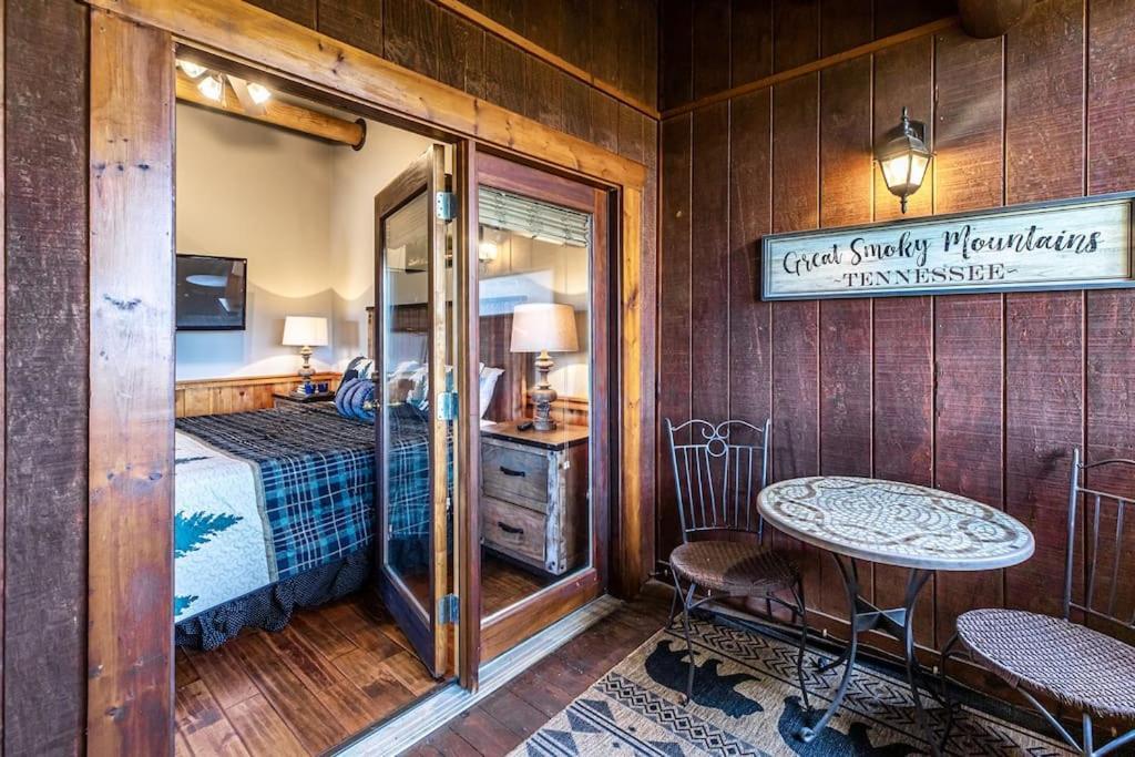 2 Miles From Dollywood Family Resort With Seasonal Outdoor Swimming Pool, Year Around Heated Indoor Swimming Pool, Townhome Style Cabin, Private Hot Tub, Arcade, Tv, Wifi, Kitchen With Refrigerator, Washer And Dryer Pigeon Forge Ngoại thất bức ảnh