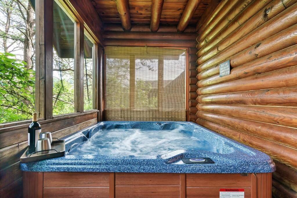 2 Miles From Dollywood Family Resort With Seasonal Outdoor Swimming Pool, Year Around Heated Indoor Swimming Pool, Townhome Style Cabin, Private Hot Tub, Arcade, Tv, Wifi, Kitchen With Refrigerator, Washer And Dryer Pigeon Forge Ngoại thất bức ảnh