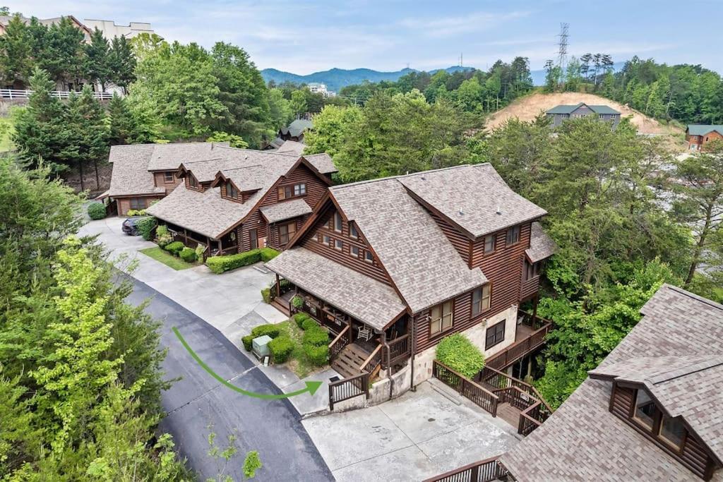 2 Miles From Dollywood Family Resort With Seasonal Outdoor Swimming Pool, Year Around Heated Indoor Swimming Pool, Townhome Style Cabin, Private Hot Tub, Arcade, Tv, Wifi, Kitchen With Refrigerator, Washer And Dryer Pigeon Forge Ngoại thất bức ảnh