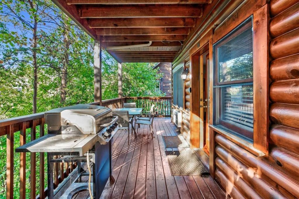 2 Miles From Dollywood Family Resort With Seasonal Outdoor Swimming Pool, Year Around Heated Indoor Swimming Pool, Townhome Style Cabin, Private Hot Tub, Arcade, Tv, Wifi, Kitchen With Refrigerator, Washer And Dryer Pigeon Forge Ngoại thất bức ảnh