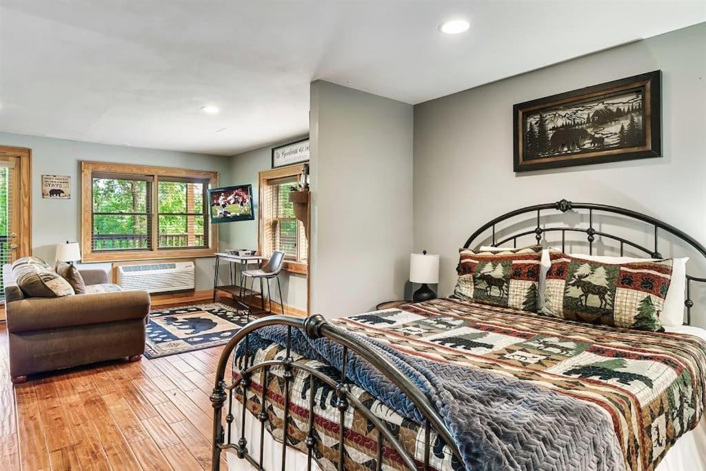 2 Miles From Dollywood Family Resort With Seasonal Outdoor Swimming Pool, Year Around Heated Indoor Swimming Pool, Townhome Style Cabin, Private Hot Tub, Arcade, Tv, Wifi, Kitchen With Refrigerator, Washer And Dryer Pigeon Forge Ngoại thất bức ảnh