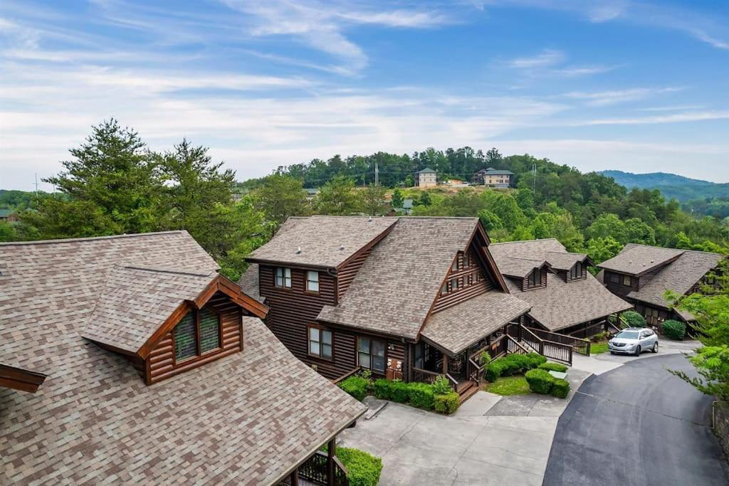 2 Miles From Dollywood Family Resort With Seasonal Outdoor Swimming Pool, Year Around Heated Indoor Swimming Pool, Townhome Style Cabin, Private Hot Tub, Arcade, Tv, Wifi, Kitchen With Refrigerator, Washer And Dryer Pigeon Forge Ngoại thất bức ảnh